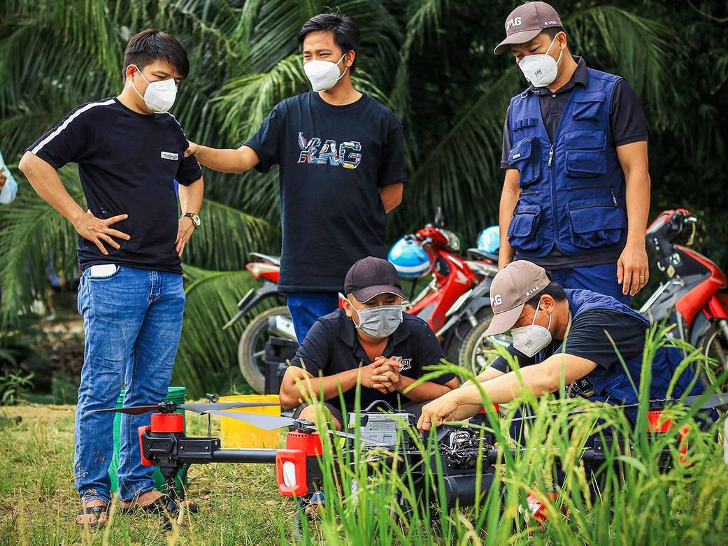 Now as the busy farming season comes in April, to farm better with XAG agricultural drones, a guideline is created for every next-gen farmer to work with safety and healthiness.